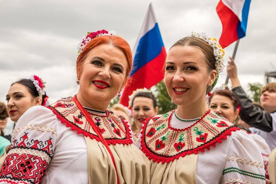 Парад национальностей объединил около двух тысяч участников