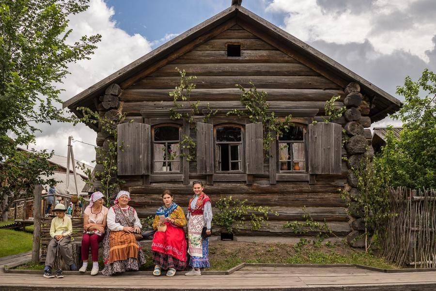 Все дни между старинных изб и купеческих домов идет фестиваль ремесел