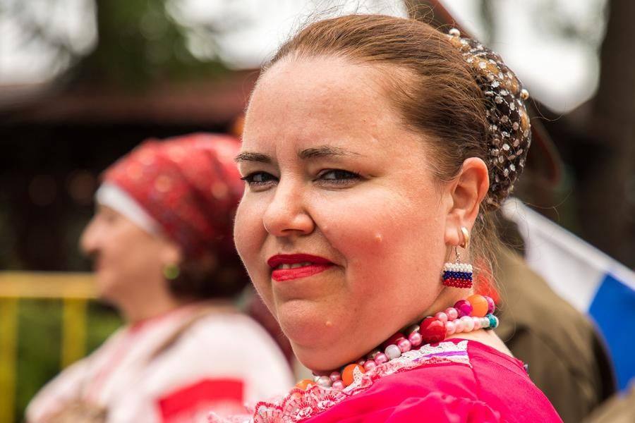 Неподалеку расположились представители казачьей культуры