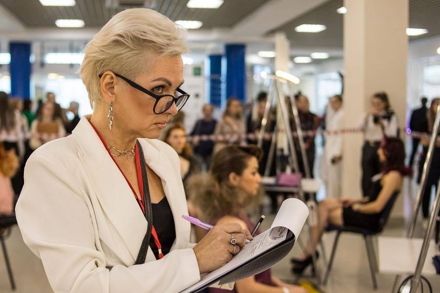У судей есть 20 минут, чтобы оценить все прически…