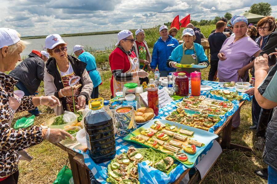 К наваристым супам прилагаются всевозможные закуски