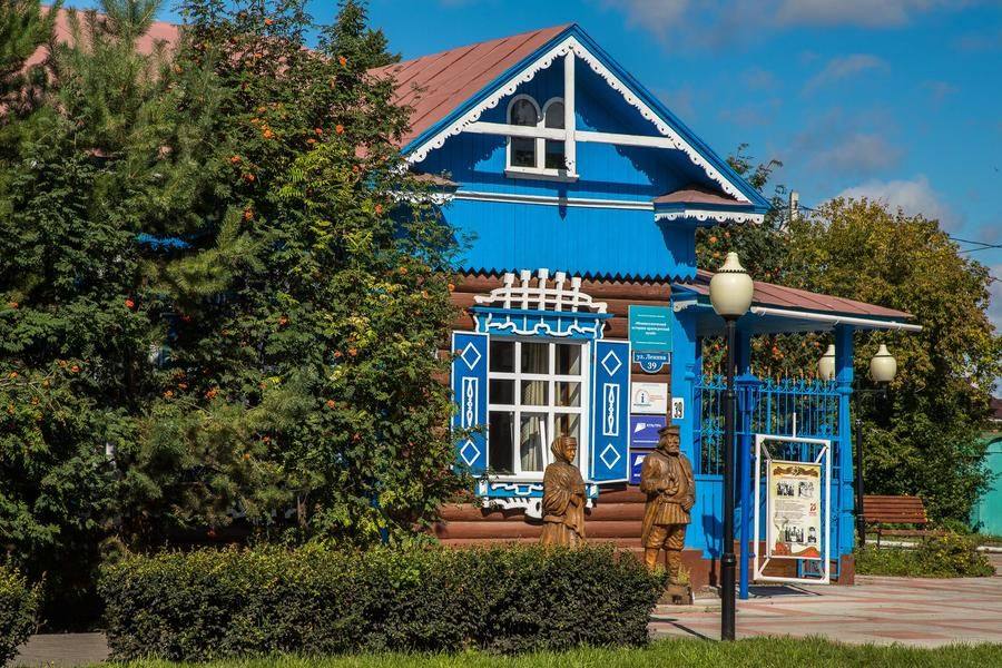 Калачинск утопает в зелени, и краеведческий музей — не исключение