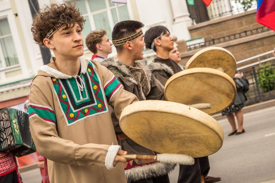 Пожалуй, никто здесь не производит больше шума, чем эти увлеченные парни