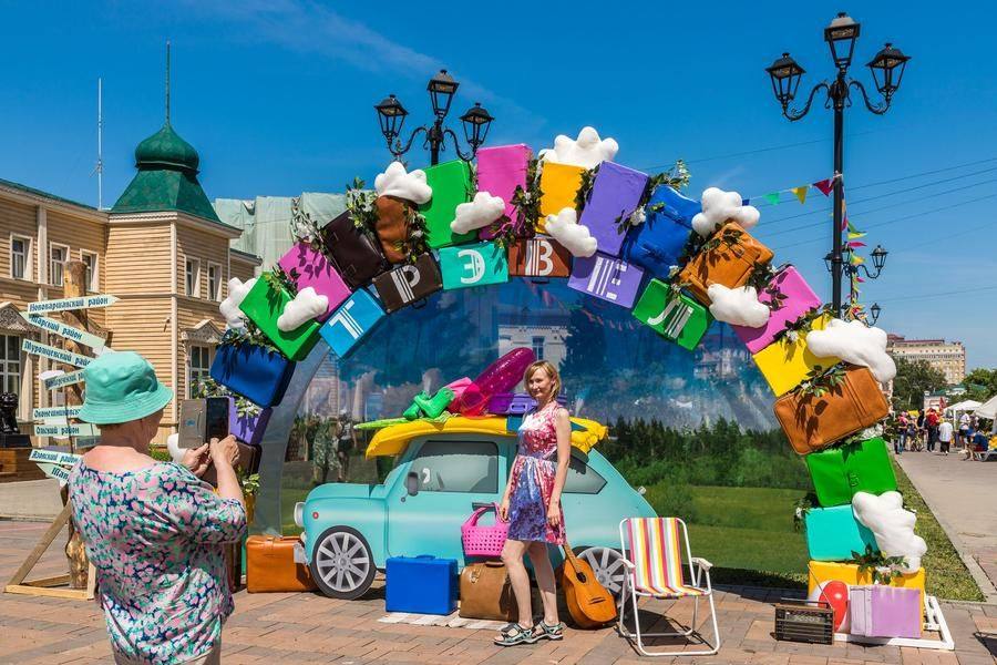 Центральная фотозона посвящена внутреннему туризму