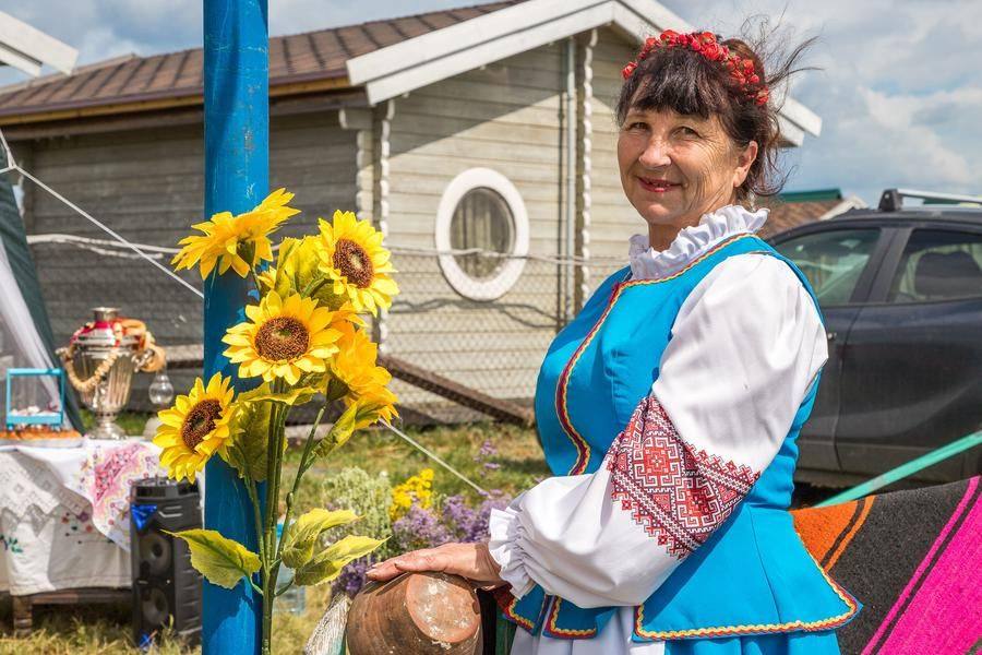 Пора прогуляться по выставке национальных подворий «Венок дружбы»