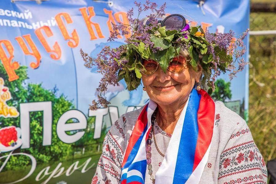 Местные жительницы элегантны и очаровательны