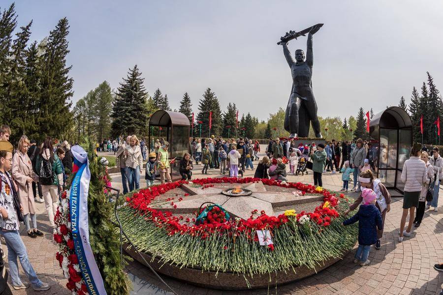 Сейчас уже трудно представить себе мемориальный комплекс без гранитной звезды