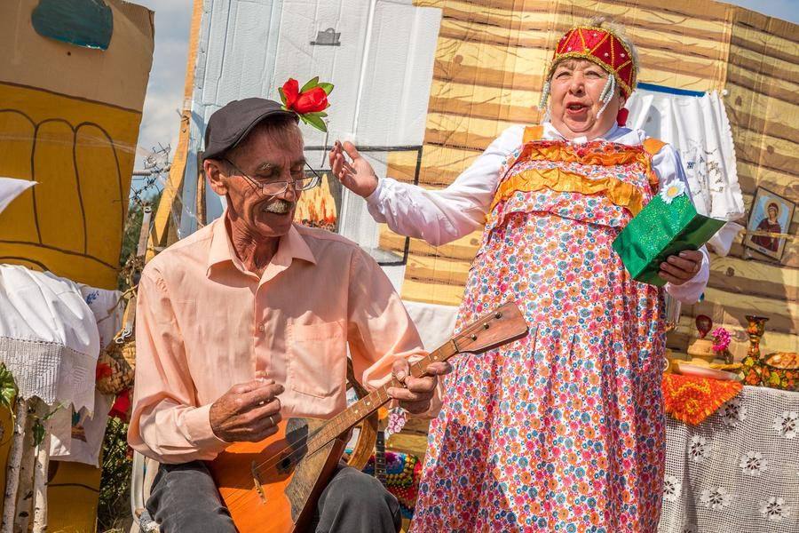 Частушки звучат задорно и злободневно