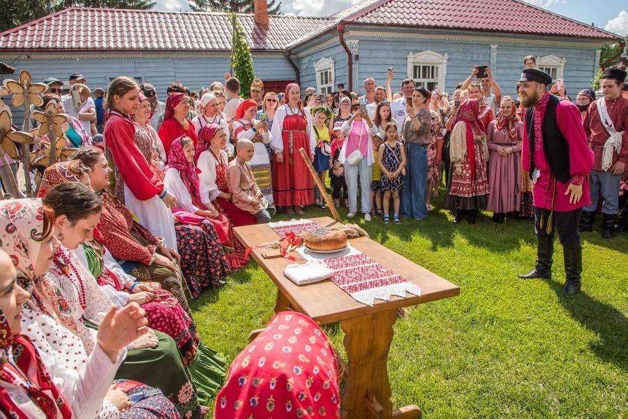 Начинается увлекательный процесс выкупа с торгом, штуками и прибаутками