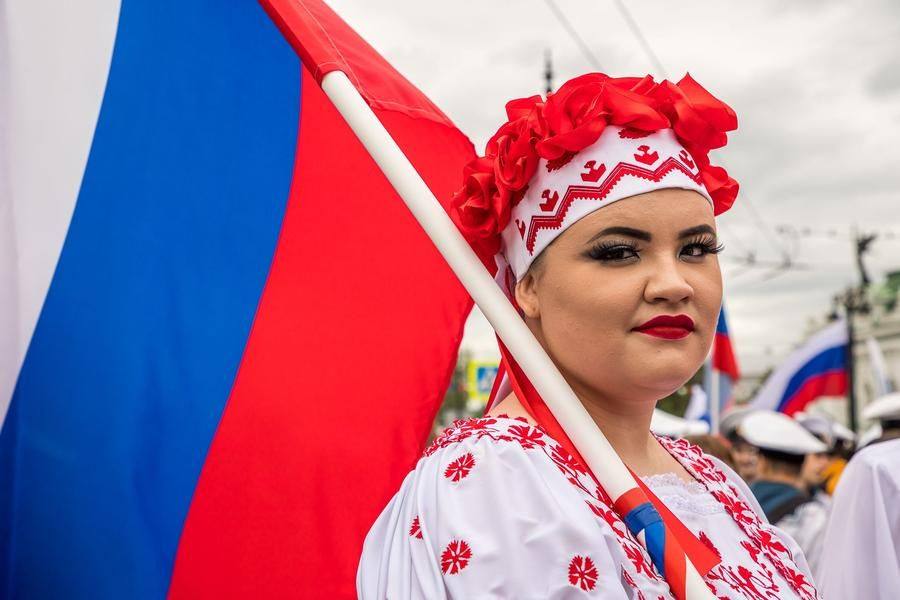 И все-таки парад завершен. Впереди — торжественная часть!