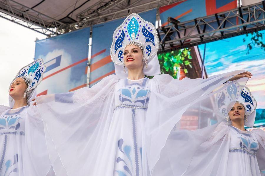 Для пролога идеально подходит номер ансамбля танца «Сибирские узоры»
