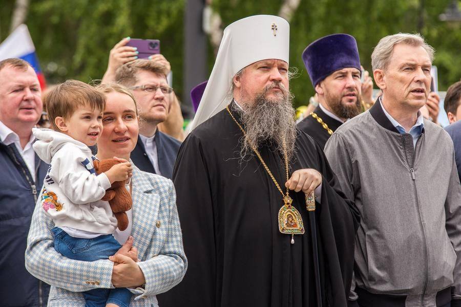 …а также представители духовенства