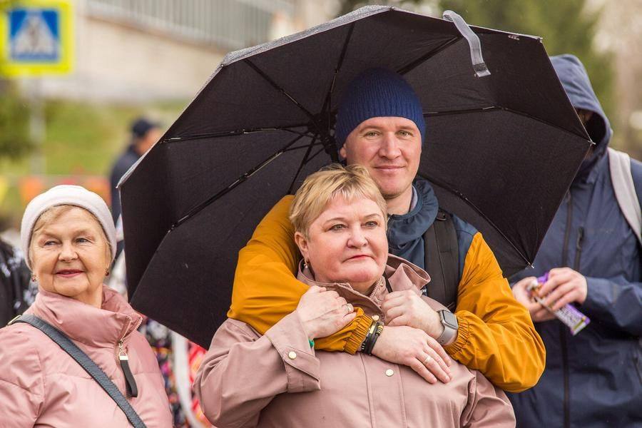 Дождь попробовал было робко заявить о себе, но не стал портить праздник