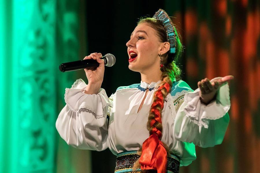 Народный вокал — важная часть программы: поет Екатерина Гаврияшева
