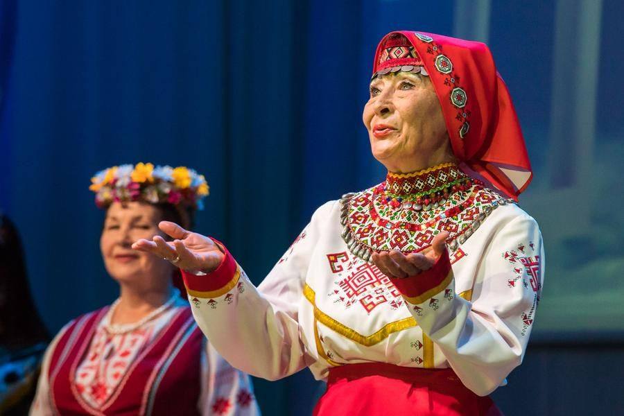Костюм Валентины Тарановой украшен чувашским национальным орнаментом
