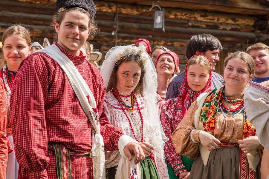 За спуском наблюдают все присутствующие