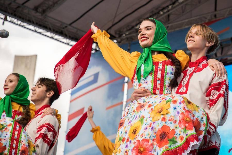 Их номер «Улица широкая» явил все грани русской культуры