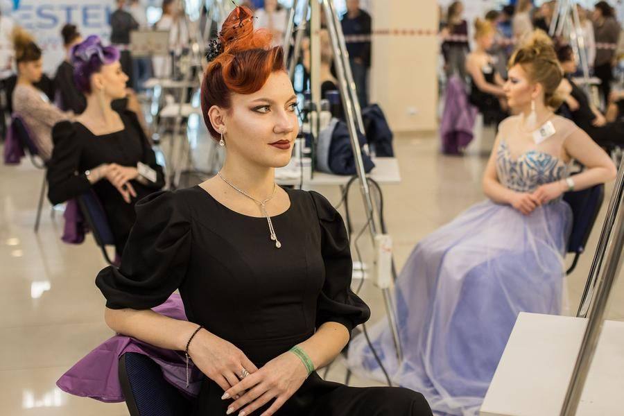 Прекрасные модели вот-вот встретятся с требовательными судьями