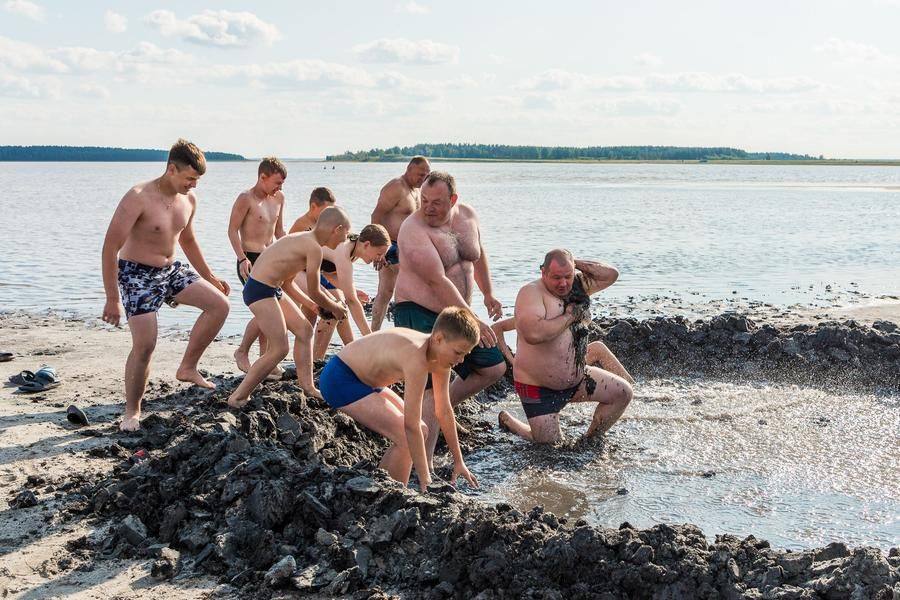 Первое задание — «украсить» и представить капитанов. Время пошло!
