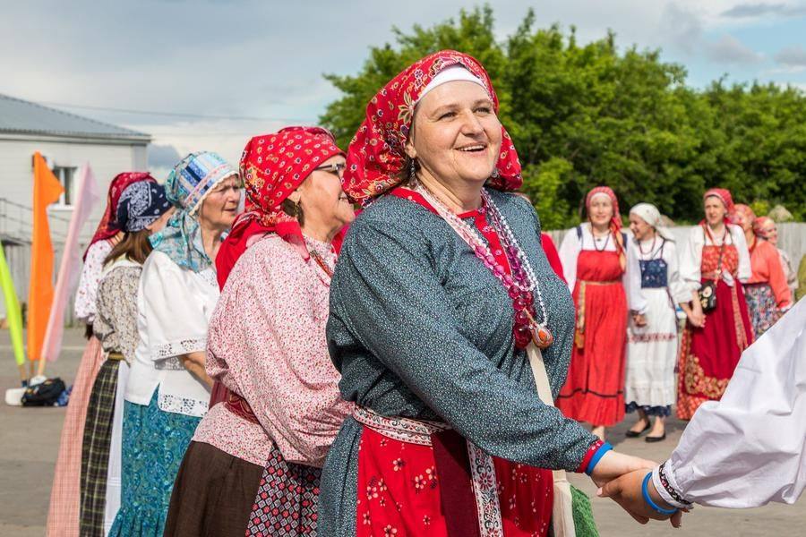 130 человек собралось, чтобы вспомнить народные песни и орнаментальные танцы