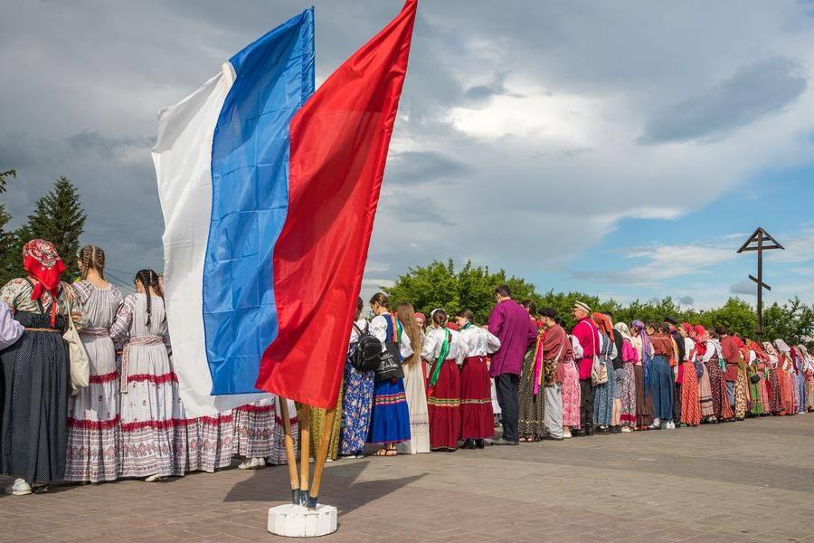 Безусловно, Россия сильна фольклорными традициями