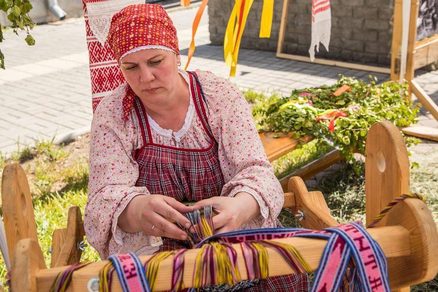 Ярмарка — не повод бросать работу, особенно если станок под рукой