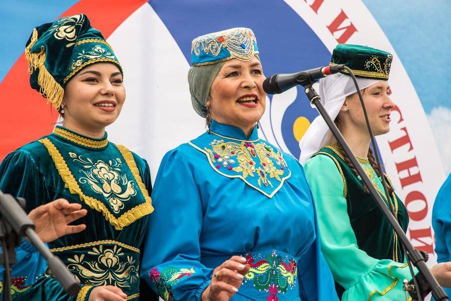 Неизменно ярко выступает татаро-башкирский ансамбль «Умырзая»