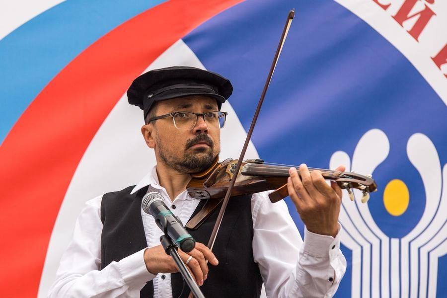 Еврейский ансамбль «Клезмер» способен надолго завладеть вниманием омичей
