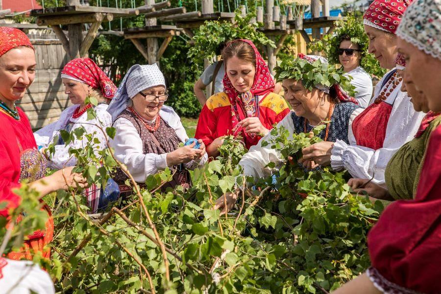 Плетут все — от мала до велика