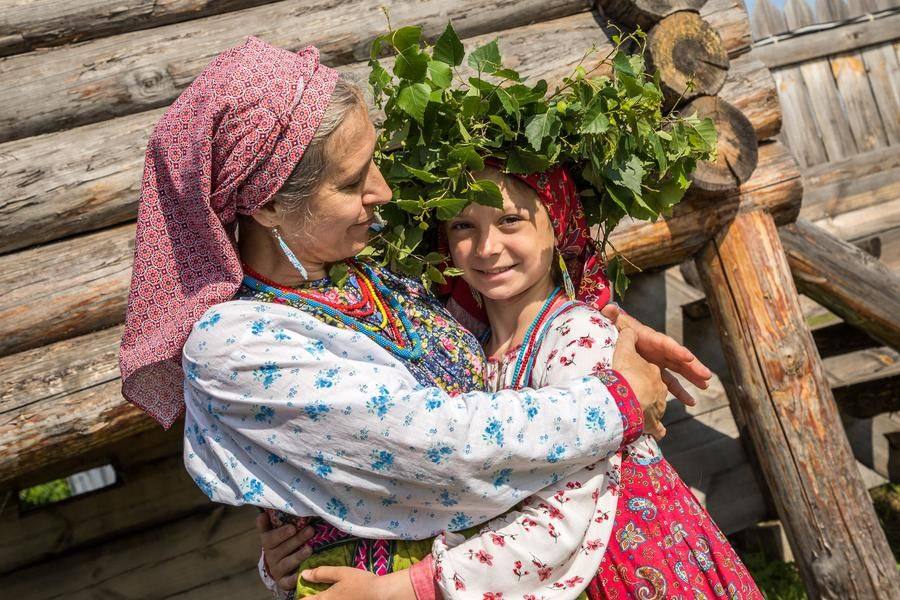 Свежая зелень на голове очень идет детям
