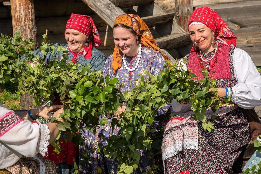 Весной именно это дерево дает листочки раньше остальных