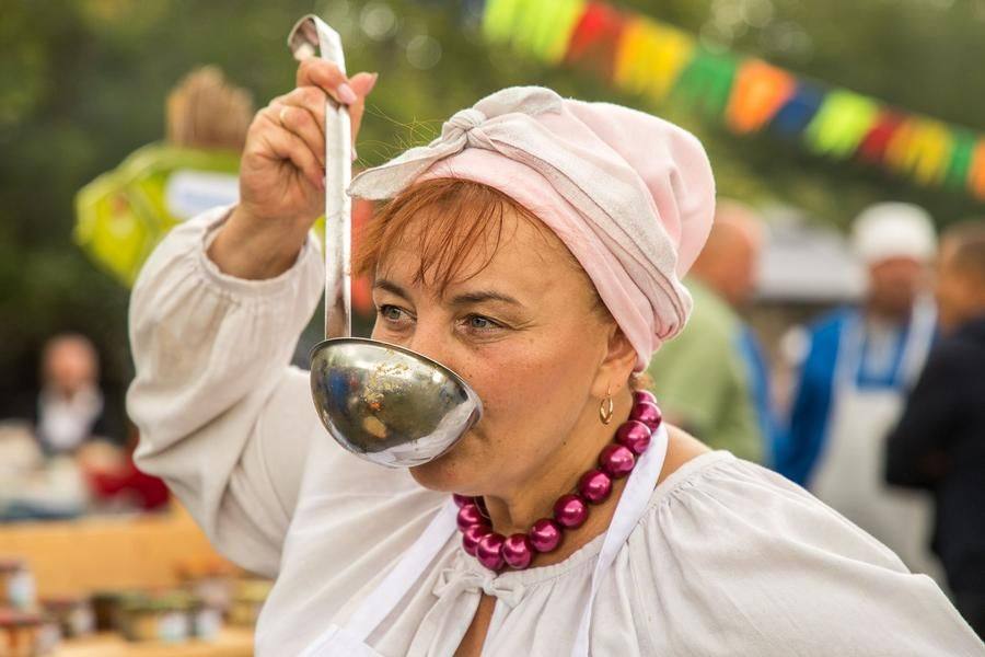 Чтобы судить о готовности, суп обязательно нужно продегустировать…
