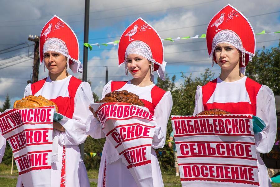 Они представляют 12 сельских поселений Калачинского района