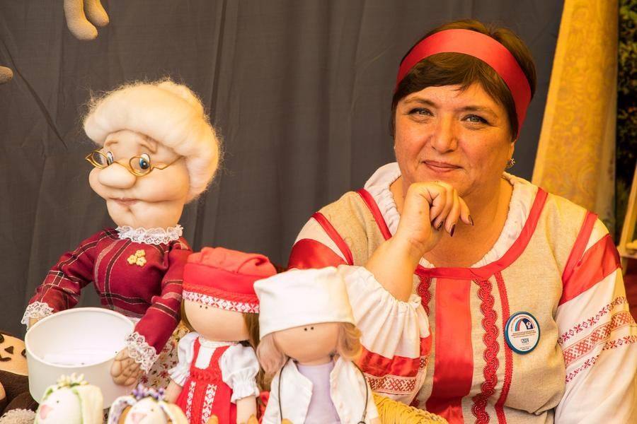 Пожалуй, нет таких изделий народных промыслов, которых не было бы на ярмарке