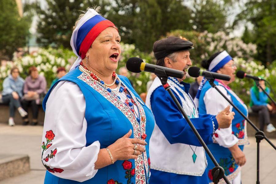 В Славянском городке продолжаются выступления творческих коллективов региона