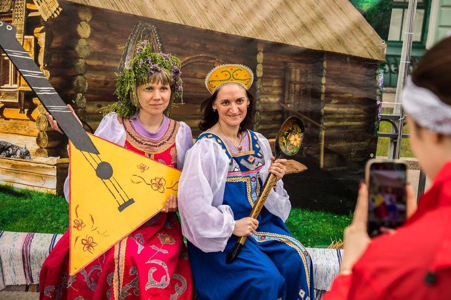 И здесь можно встретить самобытные фотозоны, пользующиеся успехом у гуляющих