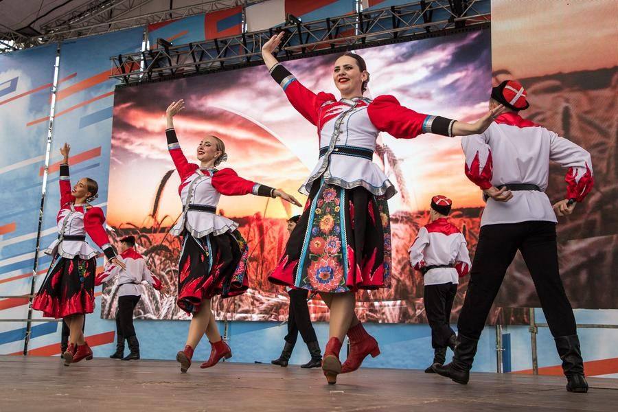 Финал праздника доверен Сибирскому хореографическому ансамблю «Русь»