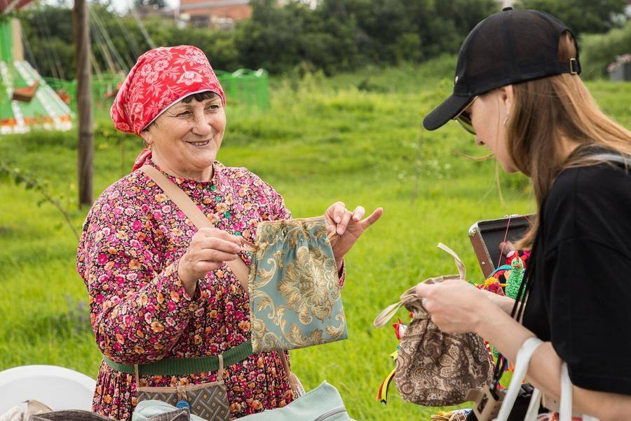 Молодежи зачастую нравятся изделия в традиционном стиле
