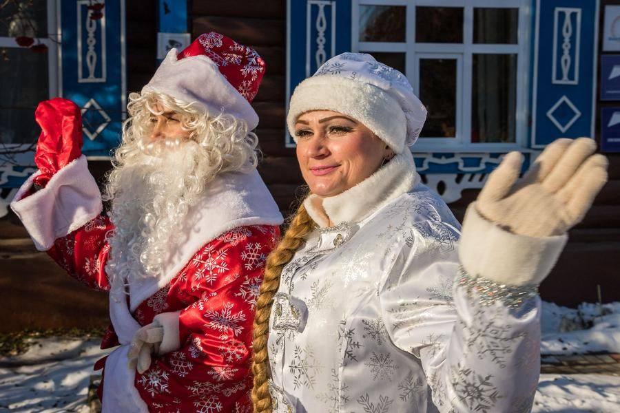 Снегурочки отвечают им взаимностью