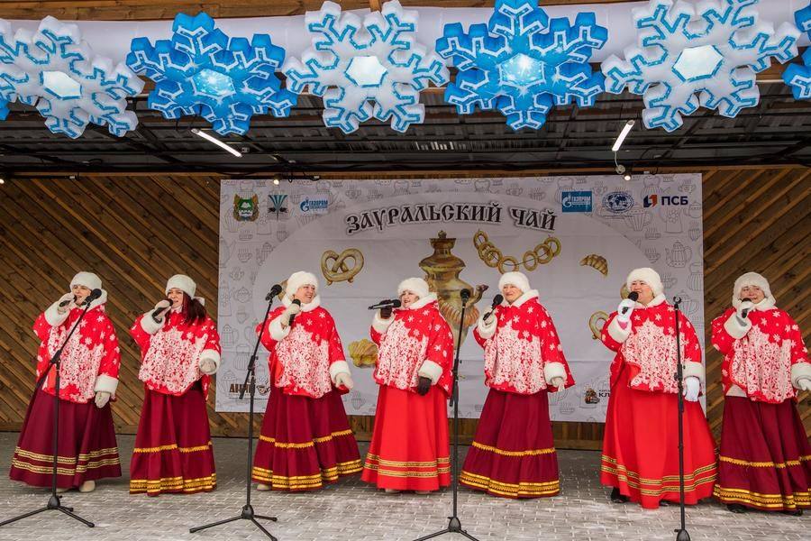 Ее открывают вокалисты Каргаполья