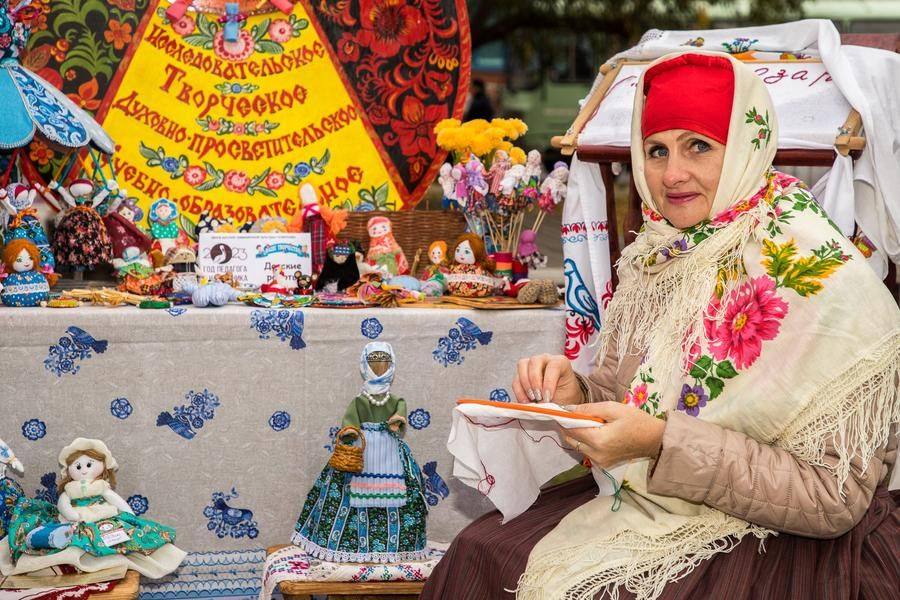 Кстати, многие мастера передают опыт детям. Центр «Святозар» — не исключение