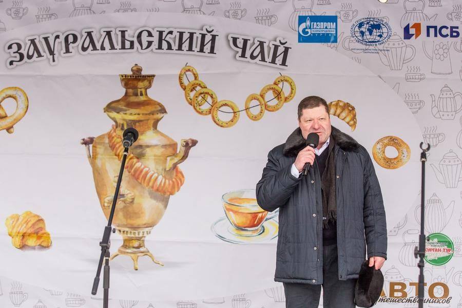 К нему присоединяется Дмитрий Осетров, руководитель курганского отделения «Газпрома» — спонсора праздника
