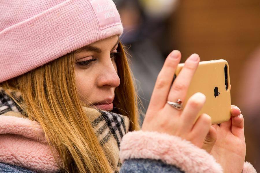Искреннее и по-настоящему народное исполнение отличается от многих стилизаций