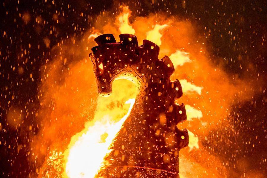 В этом ореоле конь выглядит максимально величественно