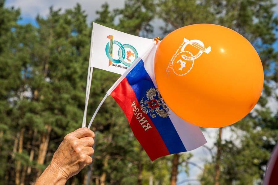 Ее девиз — «Прожив век, по-прежнему молод!»