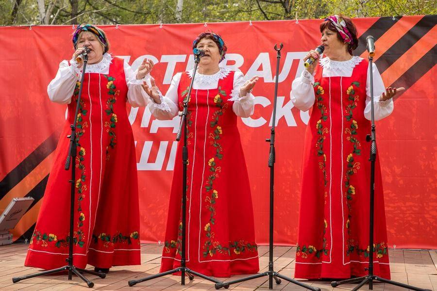 Большую часть программы представляют коллективы Дворца культуры «Колос»