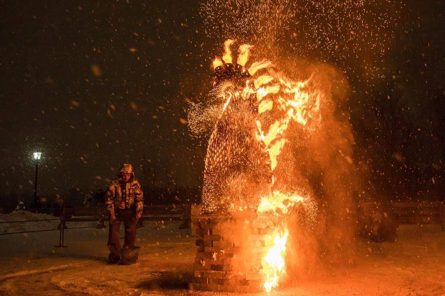 Все фазы — от вспышки до искр — завораживают своей непредсказуемостью