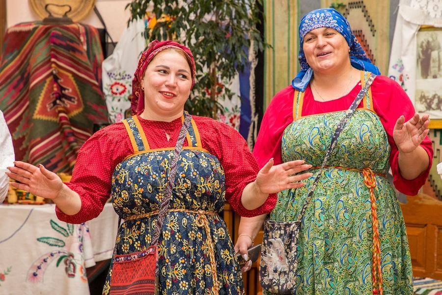 Народные песни греют душу, а увлеченные исполнительницы радуют взор!