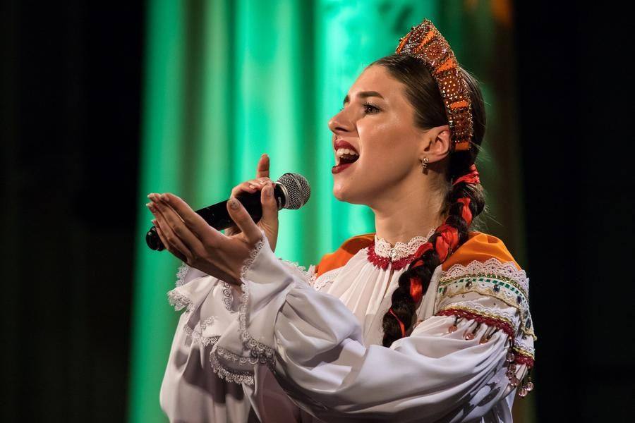Исполняемая вслед песня «Ах, Алешенька» возвращает в основные жанры концерта