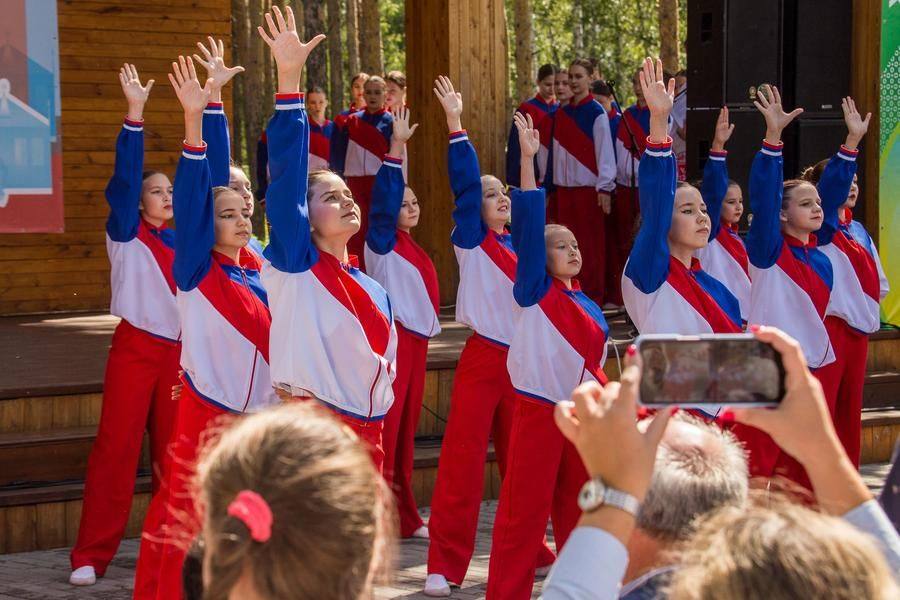 Эпилог торжественной части доверен Народному ансамблю танца «Юность»
